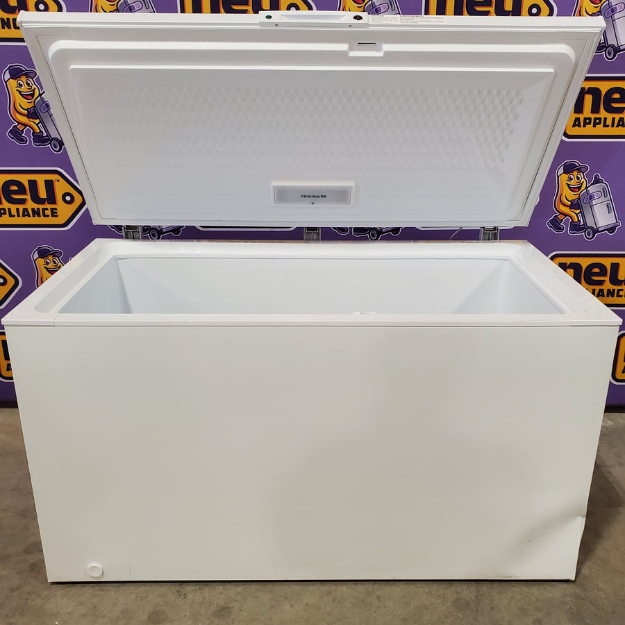 Frigidaire 15 Cu. Ft. Garage Ready Chest Freezer 25133SD427 - FFCL1542AW - Scratch & Dent (Major)