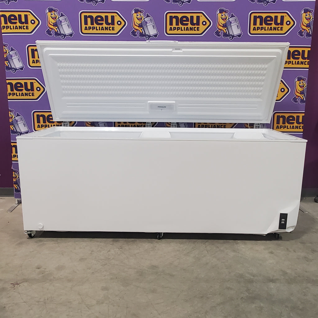 Pictures of Frigidaire 25 Cu. Ft. Garage Ready Chest Freezer with LED Light and Adjustable Temperature Control FFCL2542AW - Scratch & Dent (Minor) - Neu Appliance Outlet - Discount Appliance Outlet in Austin, Tx