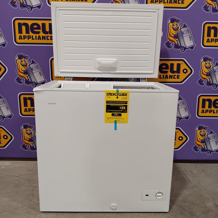 Vissani 6.9 cu. ft. Manual Defrost Chest Freezer in White, Garage Ready with LED Light Type SA305 - DCM7QRWW - Scratch & Dent (Major)
