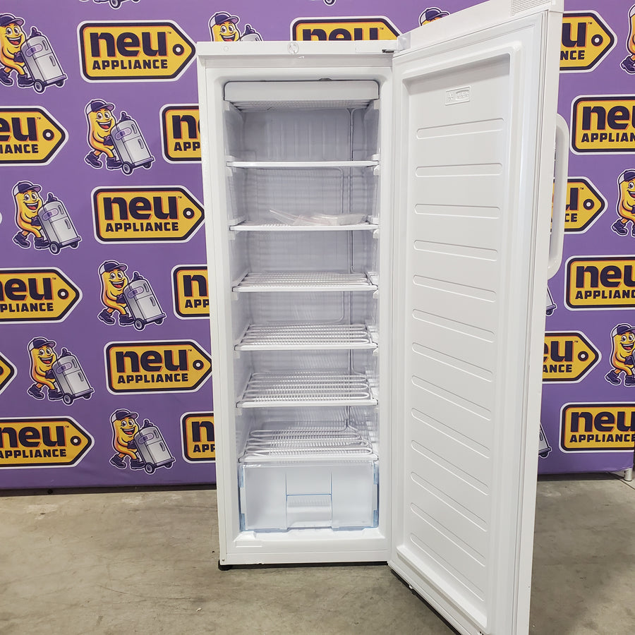 Hamilton Beach 11 Cu Ft Upright Freezer in White 25132SD387 - HBFRF0011 - Scratch & Dent (Moderate)