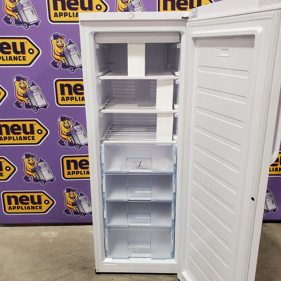Hamilton Beach 11 Cu Ft Upright Freezer in White 251312SD1024 - HBFRF0011 - Scratch & Dent (Major)