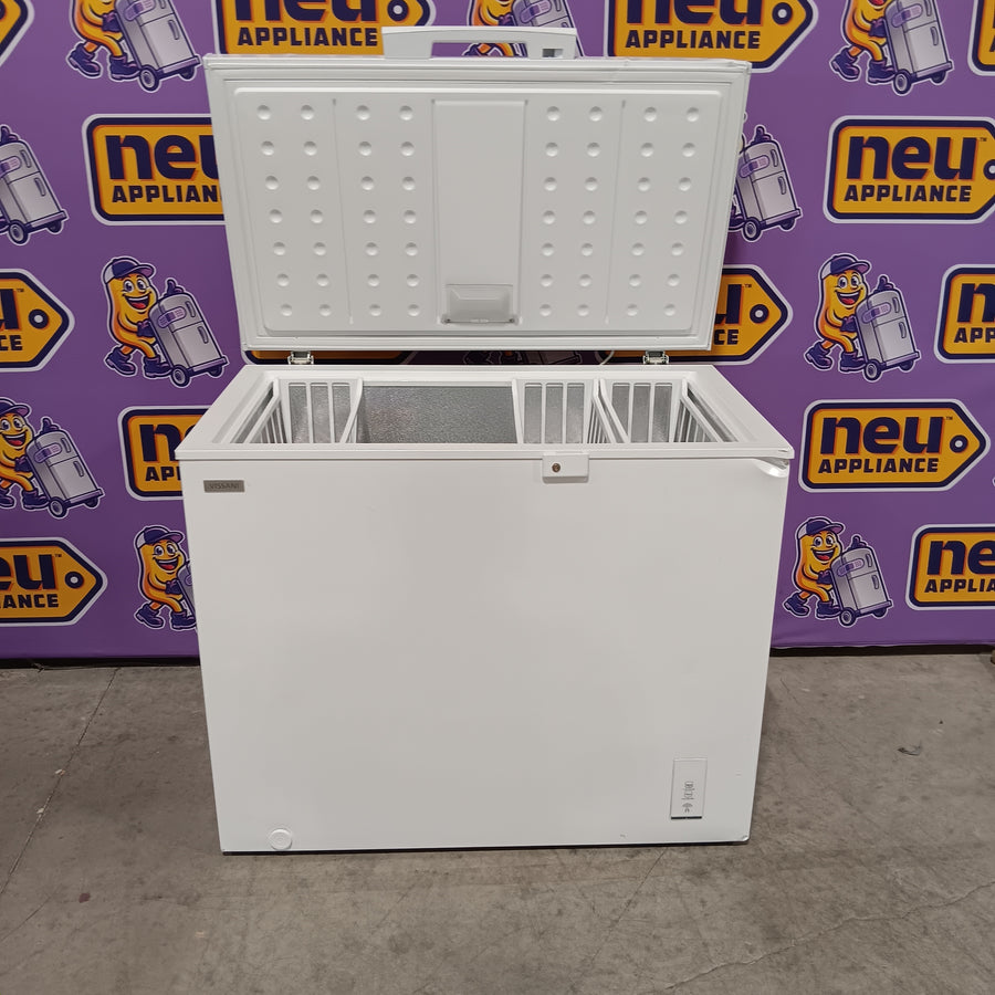 Vissani 8.8 cu. ft. Manual Defrost Convertible Garage Ready Chest Freezer in White, Powered by Hubspace 25139SD805 - MDCF9WH - Scratch & Dent (Major)