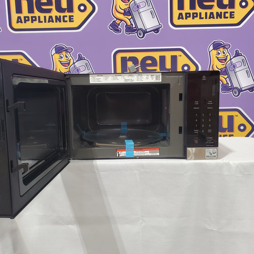 LG 0.9 cu. ft. NeoChef™ Countertop Microwave with Smart Inverter 17SD211 - MSER0990S - Scratch & Dent (Minor)