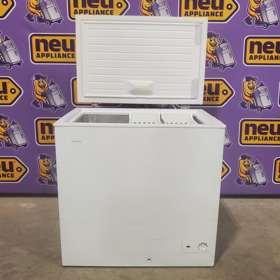 Vissani 6.9 cu. ft. Manual Defrost Chest Freezer in White, Garage Ready with LED Light Type 251312SD1030 - DCM7QRWW - Open Box