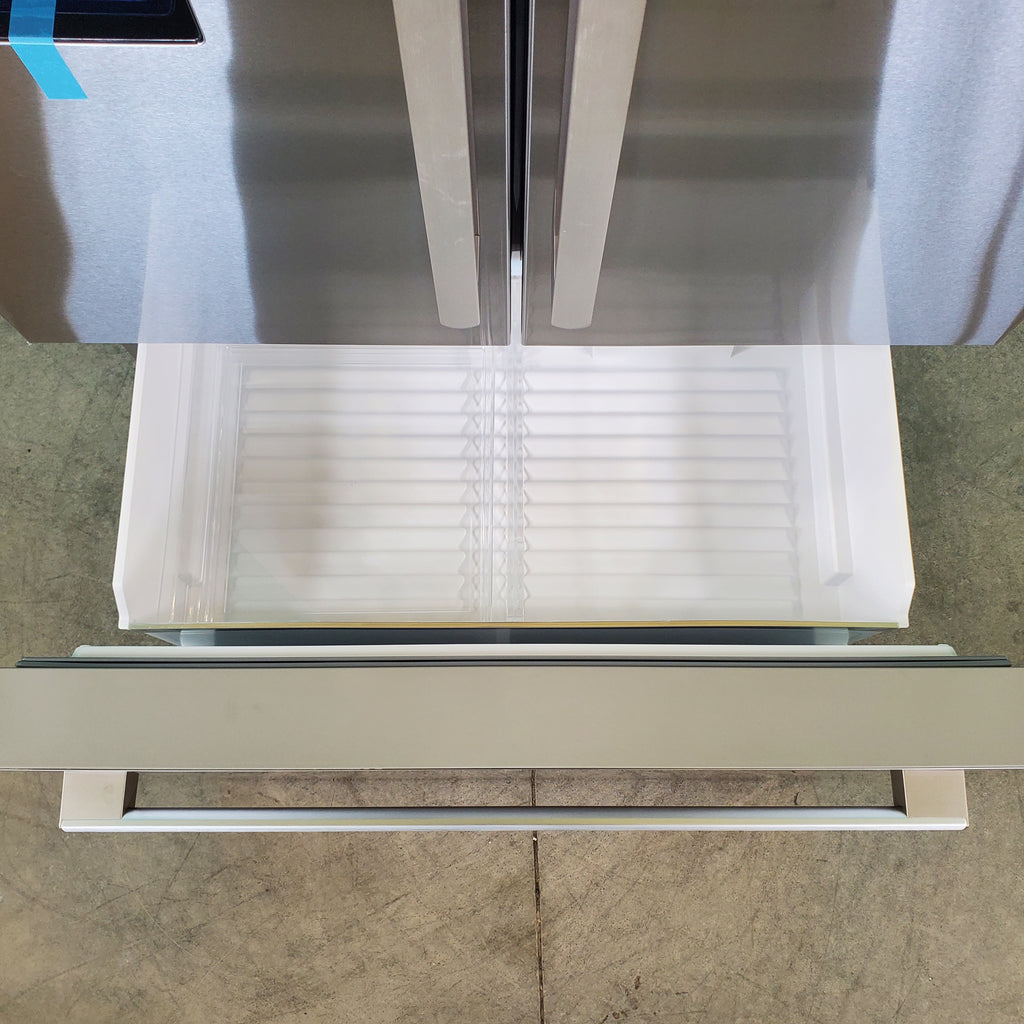 Pictures of Stainless Steel Counter Depth Bosch 500 Series 21.6 cu. ft. 3 Door French Door Refrigerator with Exterior Water and Ice - Scratch & Dent - Minor - Neu Appliance Outlet - Discount Appliance Outlet in Austin, Tx