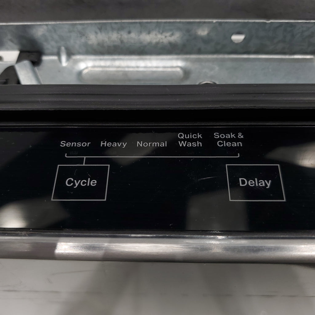 Pictures of 24 in. Fingerprint Resistant Stainless Steel ENERGY STAR Whirlpool Built In Dishwasher with 3rd Rack - WDT750SAKZ - 13627 - Scratch & Dent - Minor - Neu Appliance Outlet - Discount Appliance Outlet in Austin, Tx