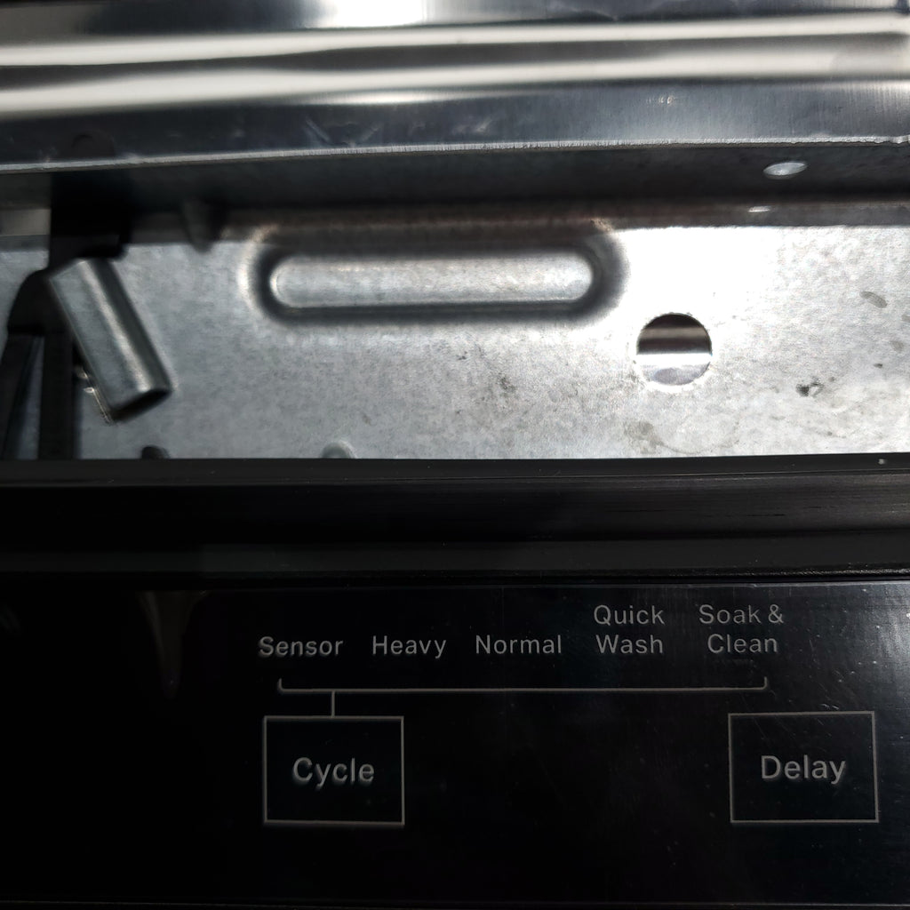 Pictures of Standard 24 in. Fingerprint Resistant Whirlpool Built In Dishwasher with 3rd Rack - Scratch & Dent - Minor - Neu Appliance Outlet - Discount Appliance Outlet in Austin, Tx