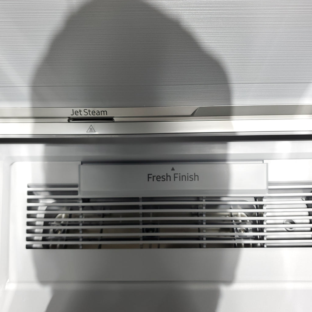 Pictures of Crystal Mirror Finish Samsung Bespoke AirDresser with Steam Refresh - Scratch & Dent - Major - Neu Appliance Outlet - Discount Appliance Outlet in Austin, Tx