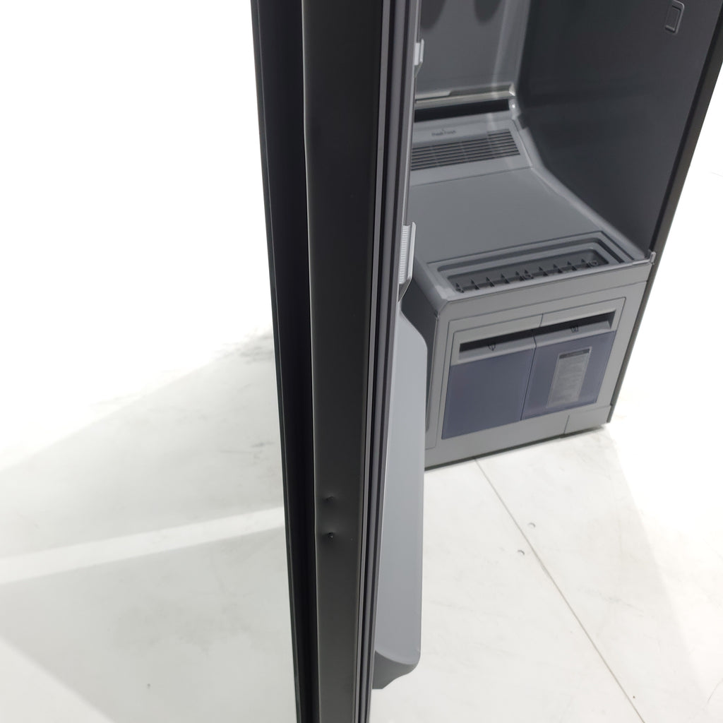 Pictures of Crystal Mirror Finish Samsung Bespoke AirDresser with Steam Refresh - Scratch & Dent - Major - Neu Appliance Outlet - Discount Appliance Outlet in Austin, Tx