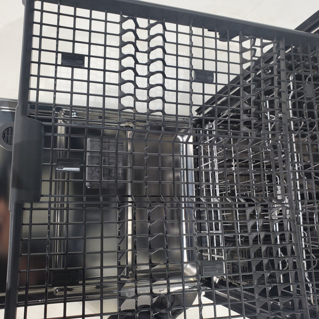 Pictures of 24 in. Fingerprint Resistant Stainless Steel ENERGY STAR Whirlpool Built In Dishwasher with 3rd Rack - WDT750SAKZ - 13747 - Scratch & Dent - Minor - Neu Appliance Outlet - Discount Appliance Outlet in Austin, Tx