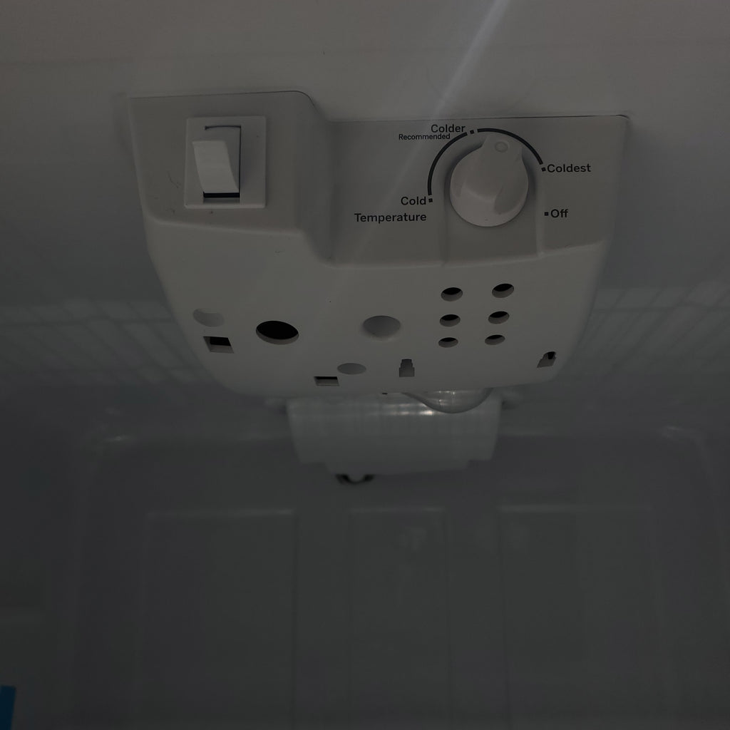 Pictures of White Hotpoint 14.6 cu. ft. Top Freezer Refrigerator with Reversible Door - Certified Refurbished - Neu Appliance Outlet - Discount Appliance Outlet in Austin, Tx