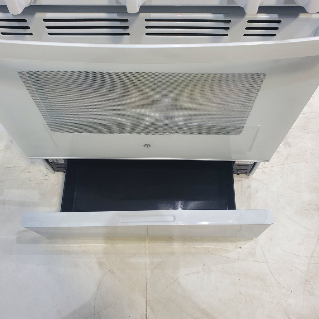 Pictures of White GE 5.0 cu. ft. 5 Burner Freestanding Gas Range with No Preheat Air Fry - Scratch & Dent - Minor - Neu Appliance Outlet - Discount Appliance Outlet in Austin, Tx
