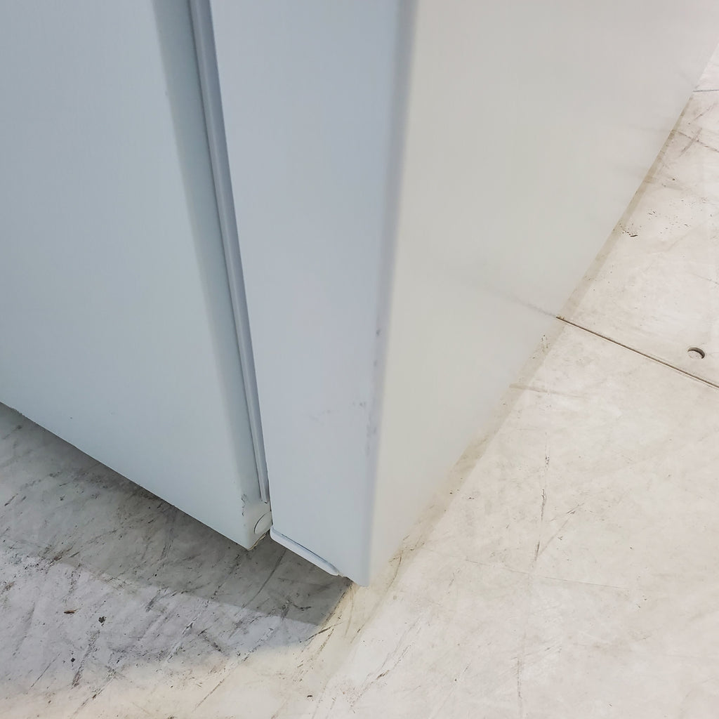 Pictures of White ENERGY STAR Midea 18.1 cu. ft. Top Freezer Refrigerator with Reversible Door - Scratch & Dent - Minor - Neu Appliance Outlet - Discount Appliance Outlet in Austin, Tx