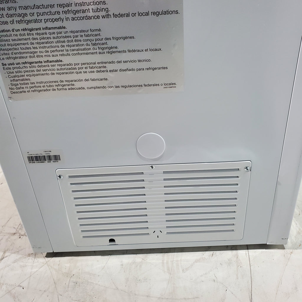 Pictures of 32.1 in. White GE 7.0 cu. ft. Chest Freezer with Storage Bins - Scratch & Dent - Minor - Neu Appliance Outlet - Discount Appliance Outlet in Austin, Tx