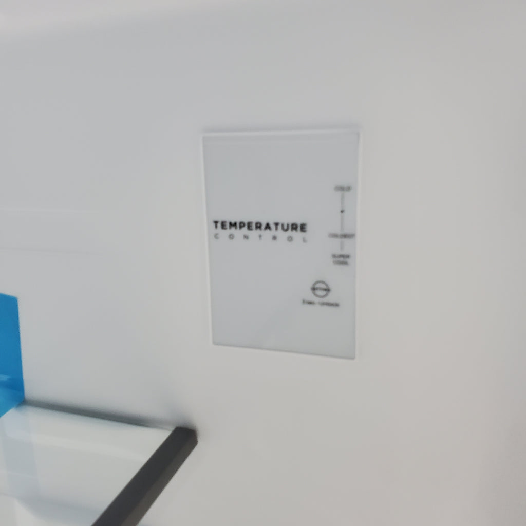 Pictures of White ENERGY STAR Midea 18.1 cu. ft. Top Freezer Refrigerator with Reversible Door - Scratch & Dent - Minor - Neu Appliance Outlet - Discount Appliance Outlet in Austin, Tx