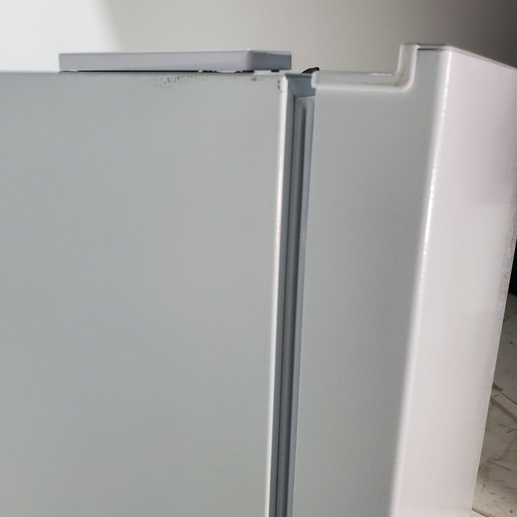 Pictures of White ENERGY STAR Midea 18.1 cu. ft. Top Freezer Refrigerator with Reversible Door - Scratch & Dent - Minor - Neu Appliance Outlet - Discount Appliance Outlet in Austin, Tx
