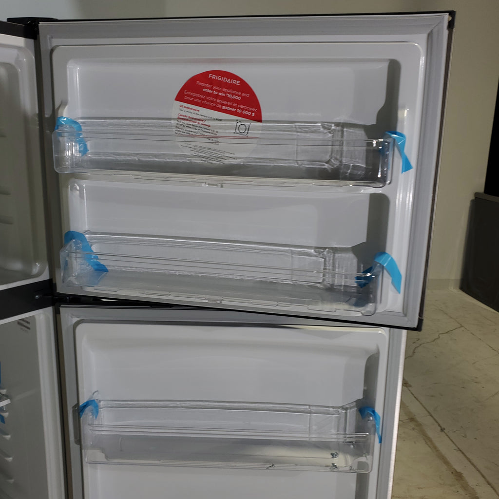 Pictures of 30" Wide EasyCare Stainless Steel Frigidaire 20.0 cu. ft. Top Freezer Refrigerator with EvepTemp Cooling System - Scratch & Dent - Minor - Neu Appliance Outlet - Discount Appliance Outlet in Austin, Tx