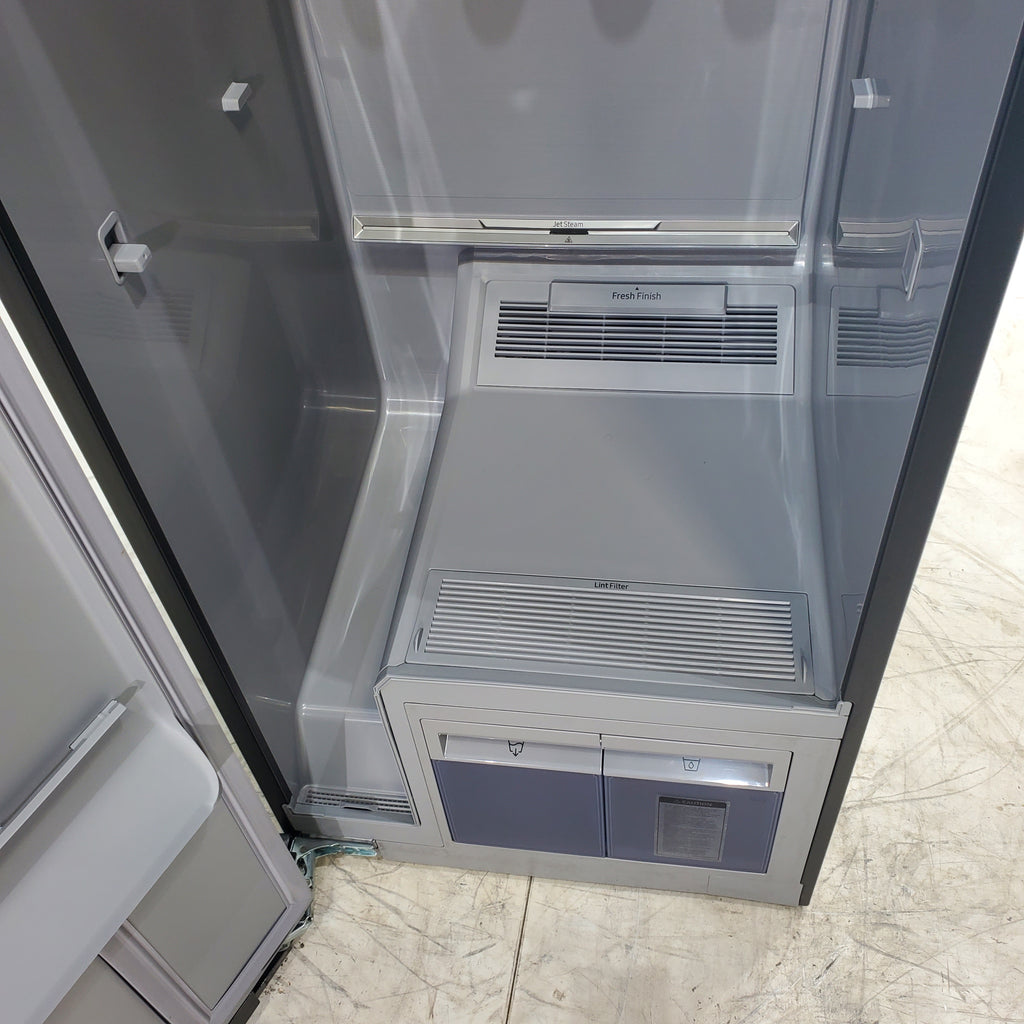 Pictures of Crystal Mirror Finish Samsung Bespoke AirDresser with Steam Refresh - Scratch & Dent - Minor - Neu Appliance Outlet - Discount Appliance Outlet in Austin, Tx