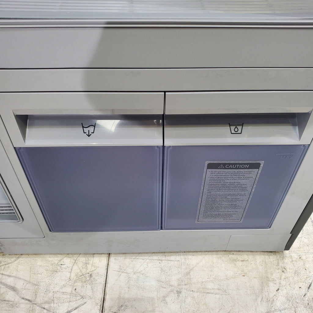 Pictures of Crystal Mirror Finish Samsung Bespoke AirDresser with Steam Refresh - Scratch & Dent - Minor - Neu Appliance Outlet - Discount Appliance Outlet in Austin, Tx