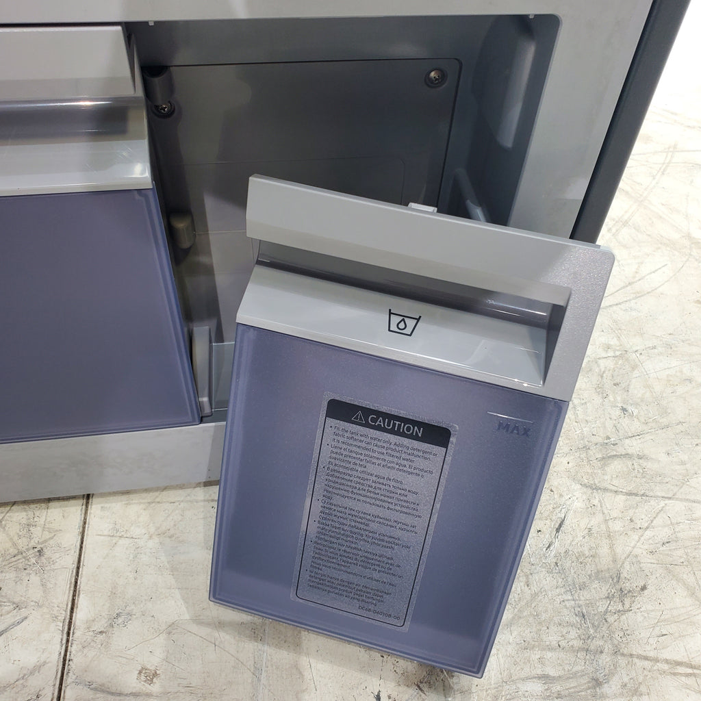 Pictures of Crystal Mirror Finish Samsung Bespoke AirDresser with Steam Refresh - Scratch & Dent - Minor - Neu Appliance Outlet - Discount Appliance Outlet in Austin, Tx