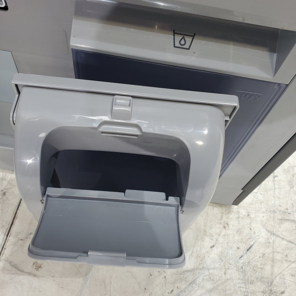 Pictures of Crystal Mirror Finish Samsung Bespoke AirDresser with Steam Refresh - Scratch & Dent - Minor - Neu Appliance Outlet - Discount Appliance Outlet in Austin, Tx