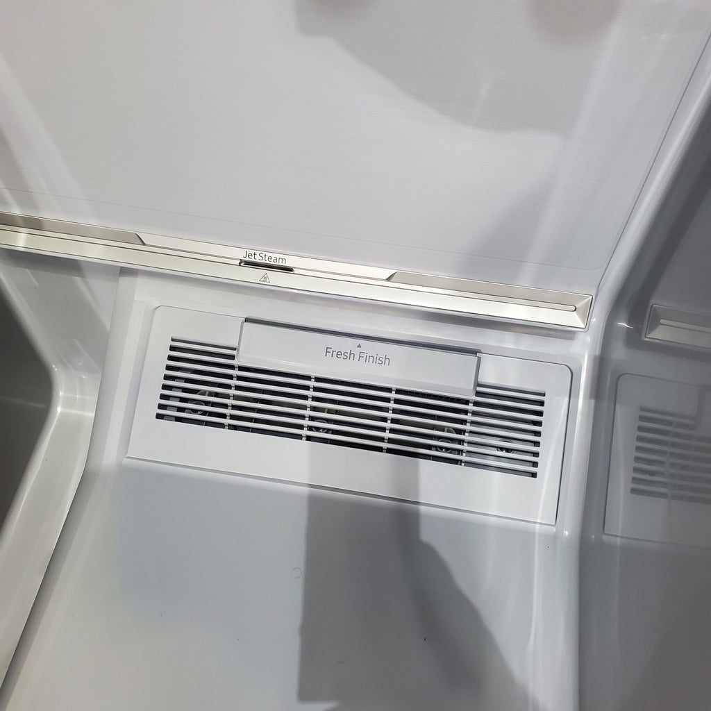 Pictures of Crystal Mirror Finish Samsung Bespoke AirDresser with Steam Refresh - Scratch & Dent - Minor - Neu Appliance Outlet - Discount Appliance Outlet in Austin, Tx