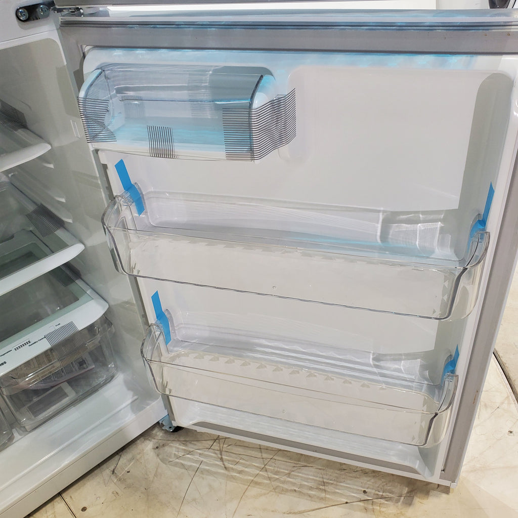 Pictures of 30" Wide Smooth White ENERGY STAR LG 20.2 cu. ft. Top Freezer Refrigerator with Reversible Doors - Scratch & Dent - Major - Neu Appliance Outlet - Discount Appliance Outlet in Austin, Tx