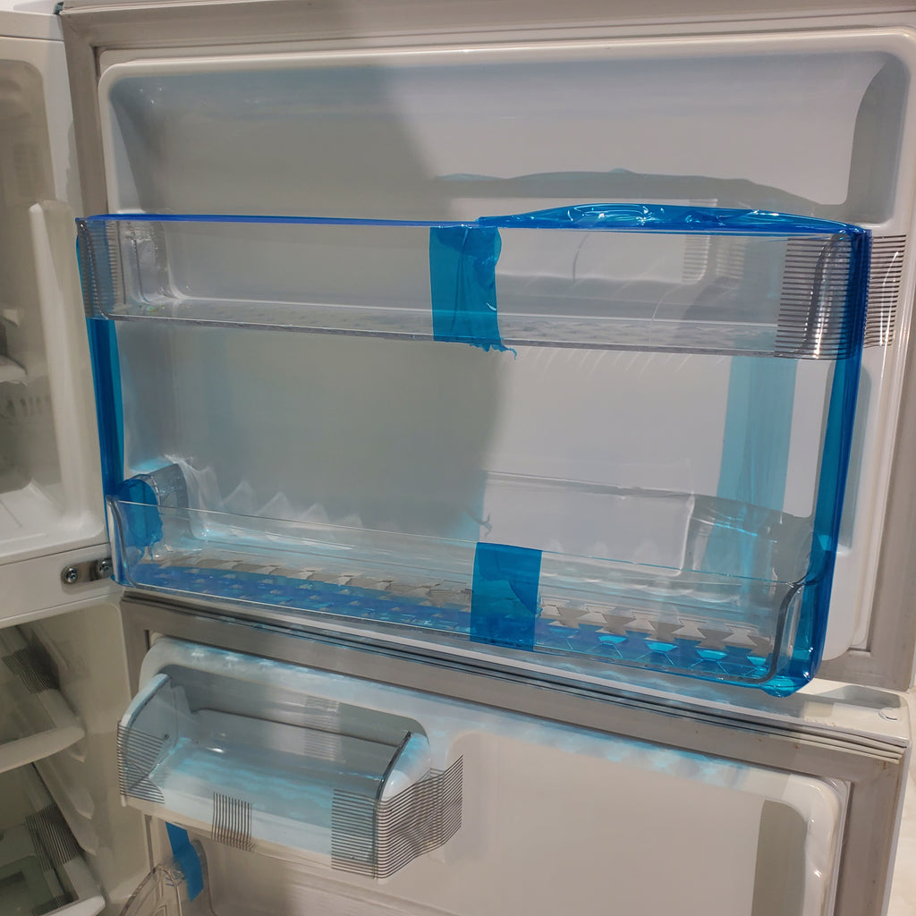 Pictures of 30" Wide Smooth White ENERGY STAR LG 20.2 cu. ft. Top Freezer Refrigerator with Reversible Doors - Scratch & Dent - Major - Neu Appliance Outlet - Discount Appliance Outlet in Austin, Tx