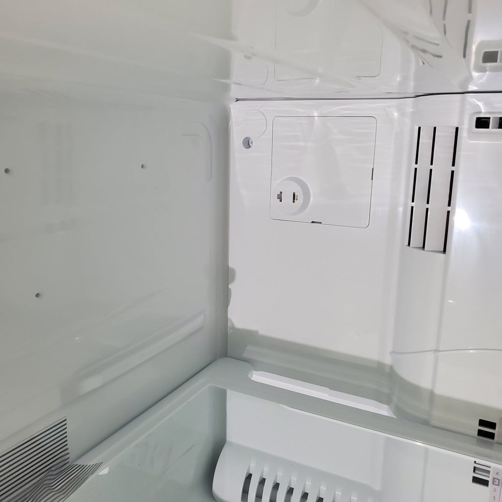 Pictures of 30" Wide Smooth White ENERGY STAR LG 20.2 cu. ft. Top Freezer Refrigerator with Reversible Doors - Scratch & Dent - Major - Neu Appliance Outlet - Discount Appliance Outlet in Austin, Tx