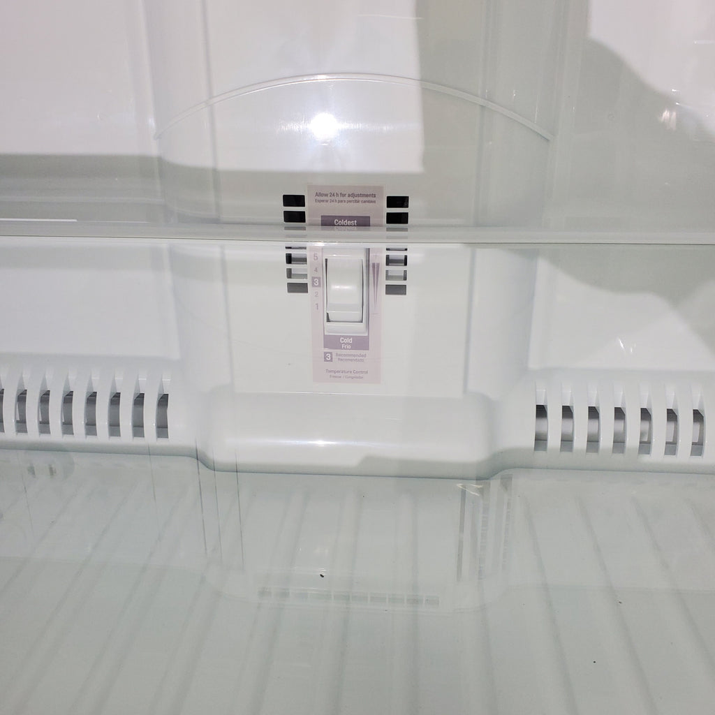 Pictures of 30" Wide Smooth White ENERGY STAR LG 20.2 cu. ft. Top Freezer Refrigerator with Reversible Doors - Scratch & Dent - Major - Neu Appliance Outlet - Discount Appliance Outlet in Austin, Tx