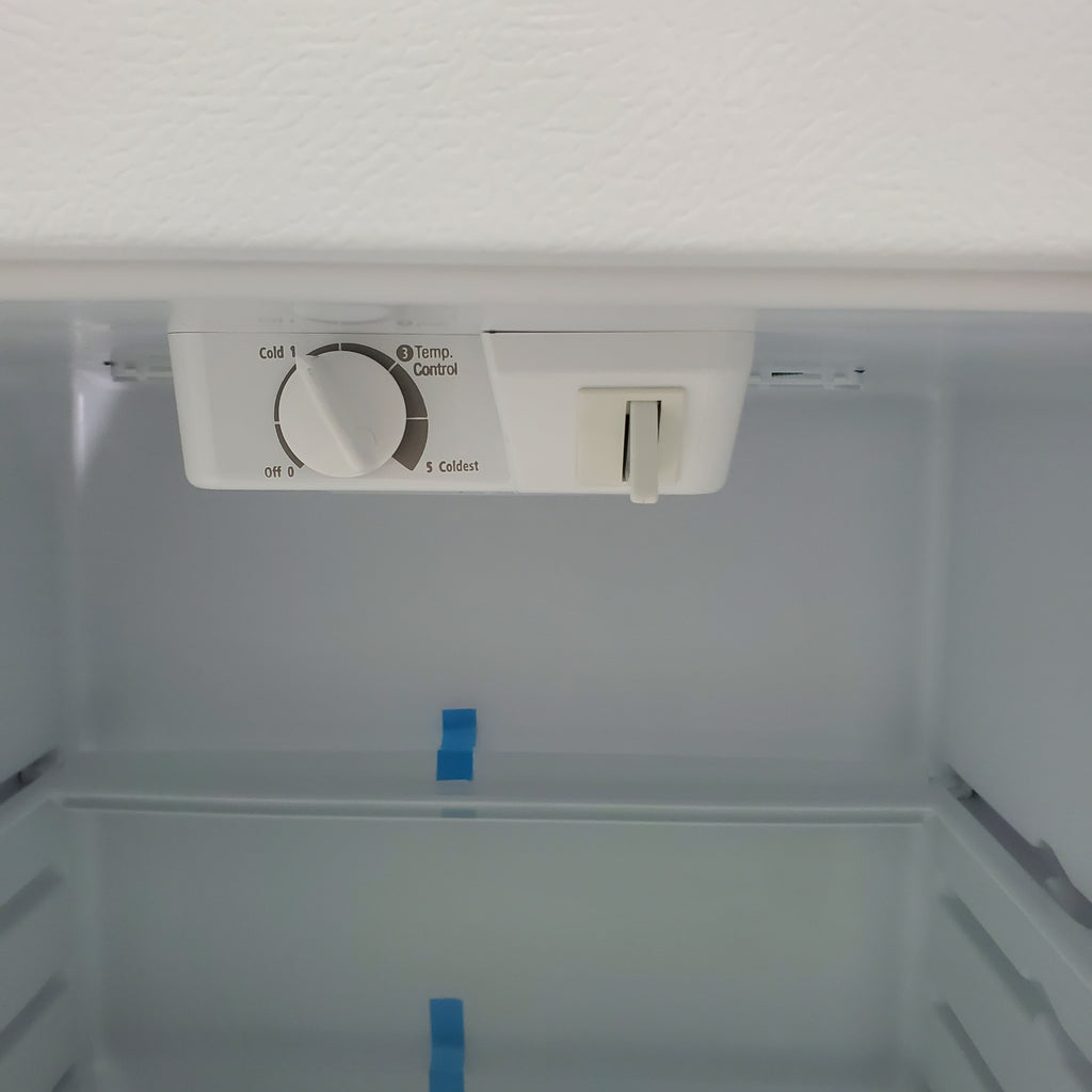 Pictures of 28" Wide White Whirlpool 14.3 cu. ft. Top Freezer Refrigerator with Reversible Doors - Scratch & Dent - Minor - Neu Appliance Outlet - Discount Appliance Outlet in Austin, Tx