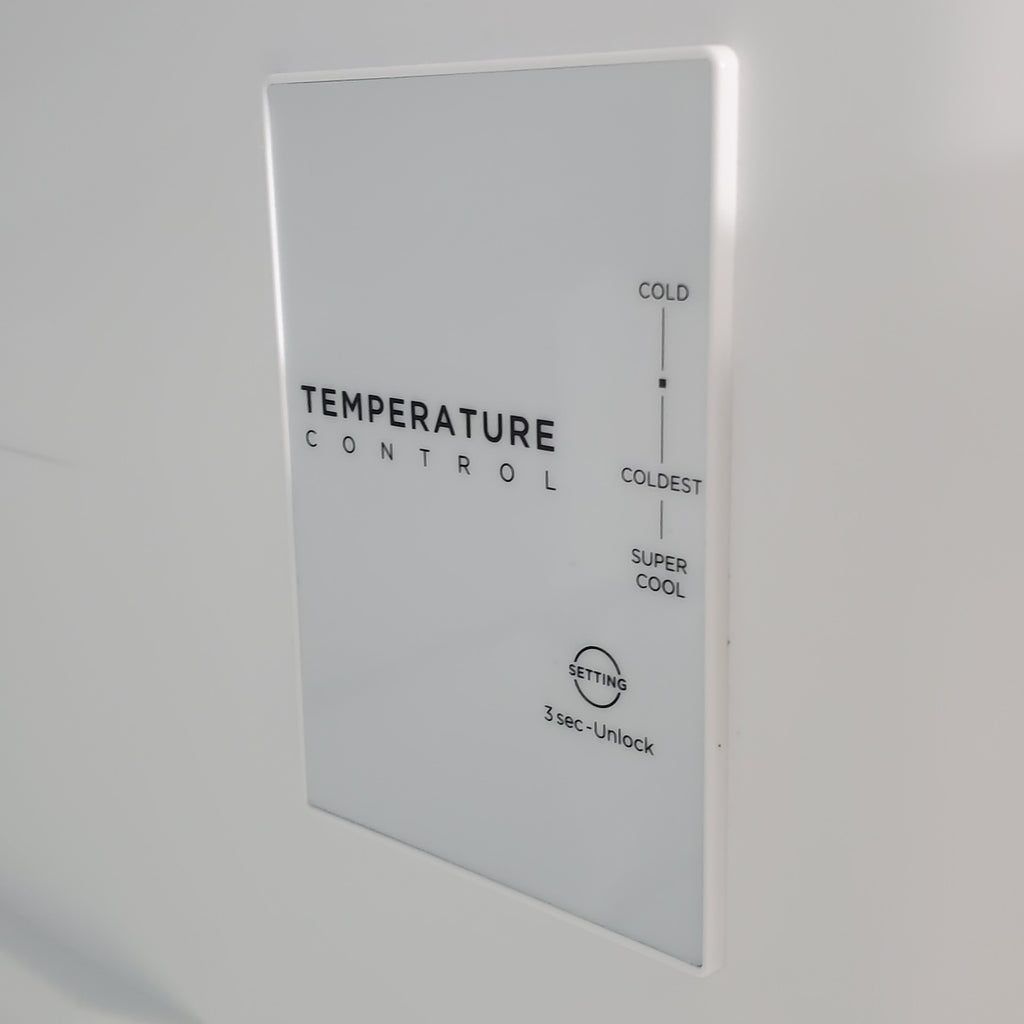 Pictures of White ENERGY STAR Midea 18.1 cu. ft. Top Freezer Refrigerator with Reversible Door - Scratch & Dent - Minor - Neu Appliance Outlet - Discount Appliance Outlet in Austin, Tx