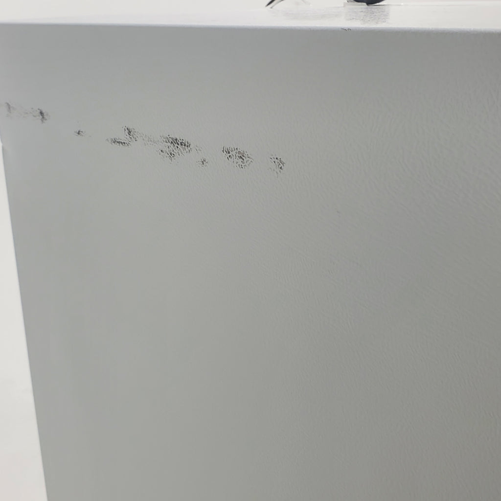 Pictures of White ENERGY STAR Midea 18.1 cu. ft. Top Freezer Refrigerator with Reversible Door - Scratch & Dent - Minor - Neu Appliance Outlet - Discount Appliance Outlet in Austin, Tx