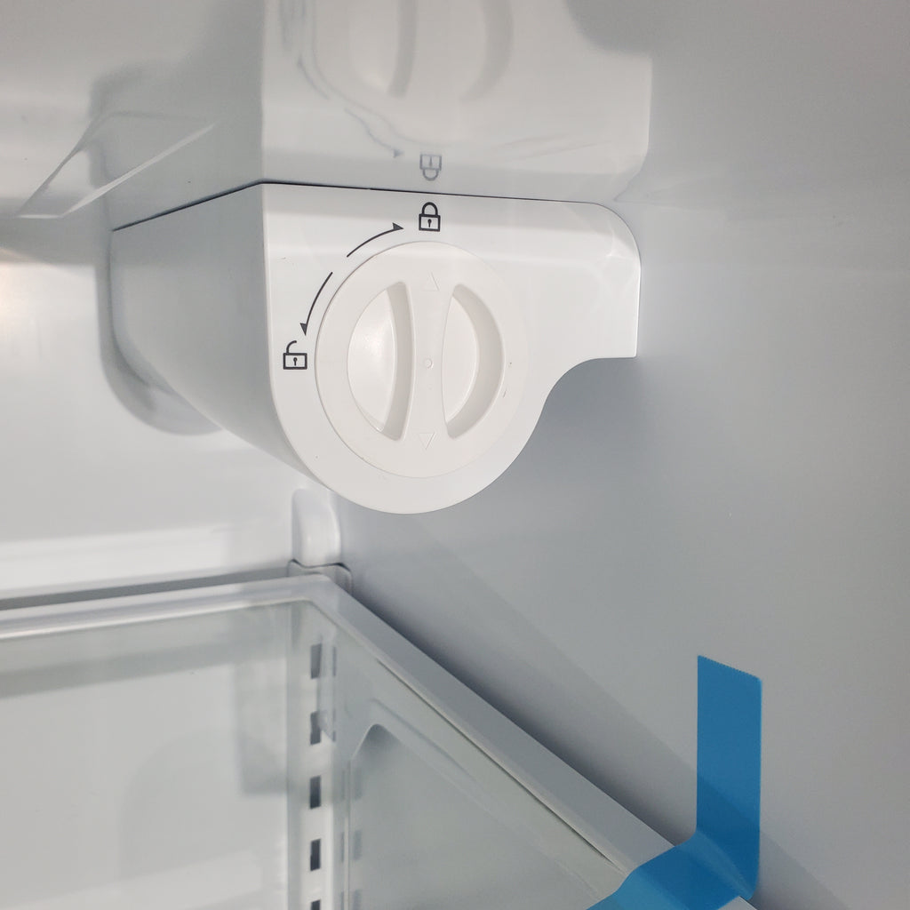 Pictures of Hisense Fingerprint Resistant Stainless Steel Counter-depth 21.2 cu ft French Door ENERGY STAR Refrigerator with Water and Ice Dispenser - Scratch & Dent - Minor - Neu Appliance Outlet - Discount Appliance Outlet in Austin, Tx