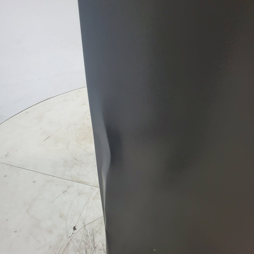 Pictures of Hisense Fingerprint Resistant Stainless Steel Counter-depth 21.2 cu ft French Door ENERGY STAR Refrigerator with Water and Ice Dispenser - Scratch & Dent - Moderate - Neu Appliance Outlet - Discount Appliance Outlet in Austin, Tx