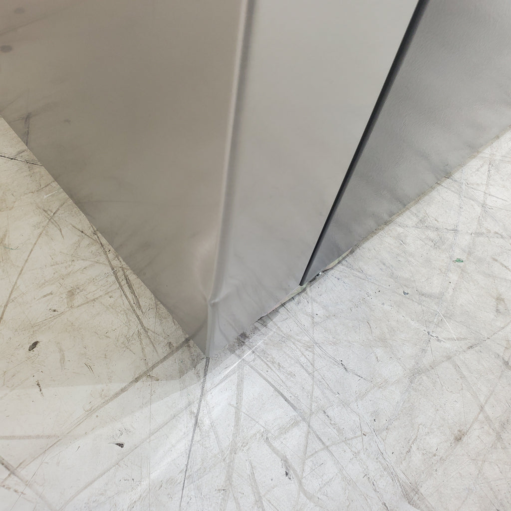 Pictures of Hisense Fingerprint Resistant Stainless Steel Counter-depth 21.2 cu ft French Door ENERGY STAR Refrigerator with Water and Ice Dispenser - Scratch & Dent - Moderate - Neu Appliance Outlet - Discount Appliance Outlet in Austin, Tx