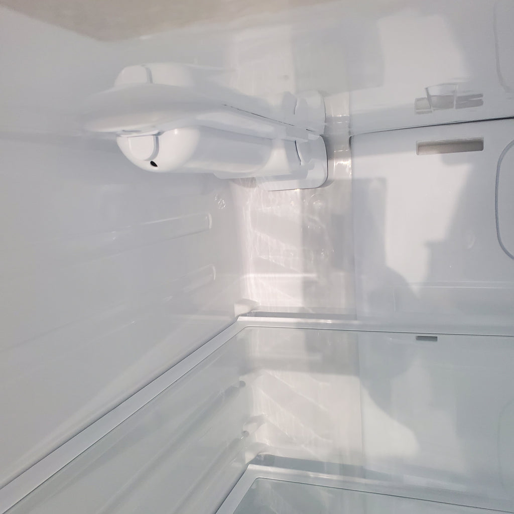 Pictures of 30" Wide Stainless Steel ENERGY STAR LG 21.8 cu. ft. French Door 3 Door Refrigerator with Exterior Water Dispenser - Scratch & Dent - Minor - Neu Appliance Outlet - Discount Appliance Outlet in Austin, Tx