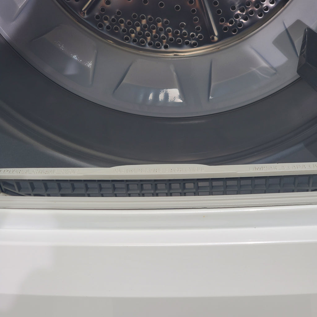 Pictures of 27" Wide GE 3.8 cu. ft. Laundry Center Washer and 5.9 cu. ft. Electric Dryer with Electro-Mechanical Rotary Dial Controls - Certified Refurbished - Neu Appliance Outlet - Discount Appliance Outlet in Austin, Tx
