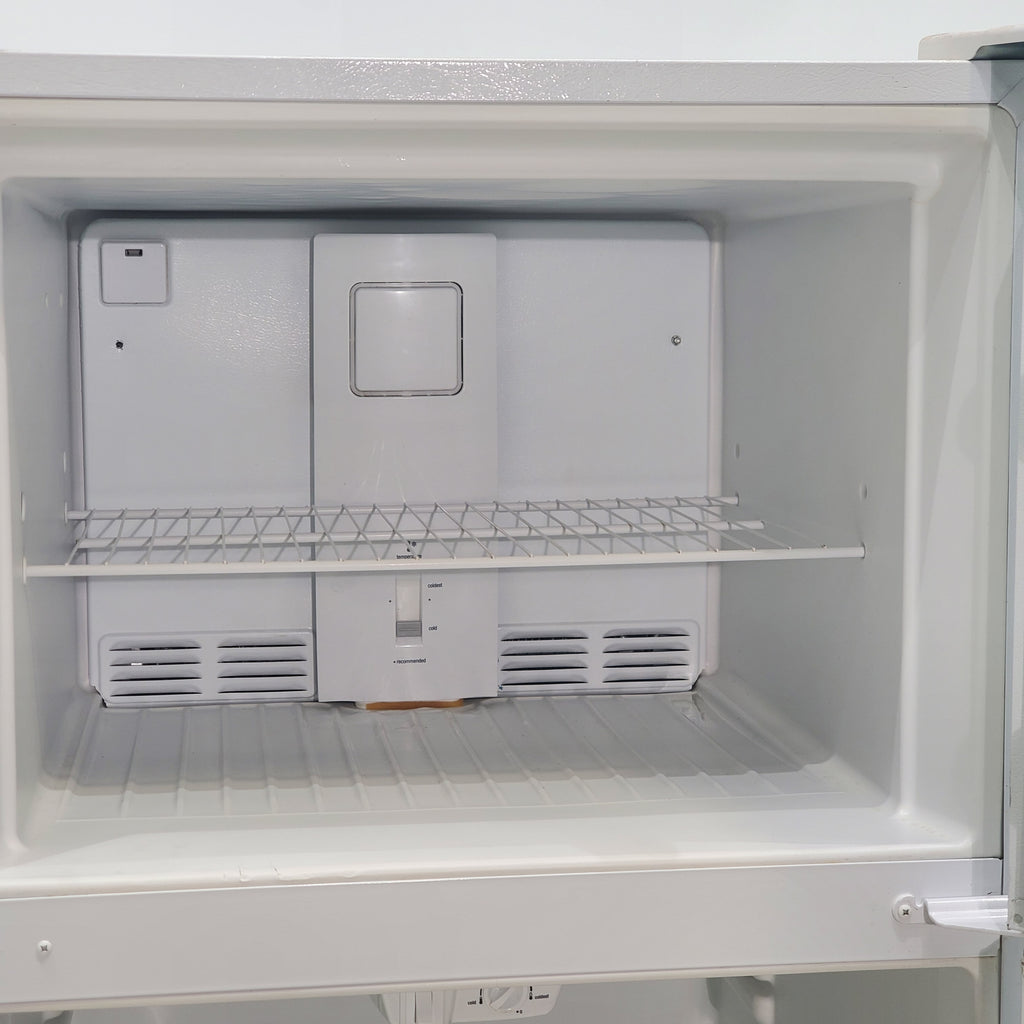 Pictures of 30 in. Wide White Frigidaire 20.4 cu. ft. Top Freezer Refrigerator with Reversible Doors - Certified Refurbished - Neu Appliance Outlet - Discount Appliance Outlet in Austin, Tx