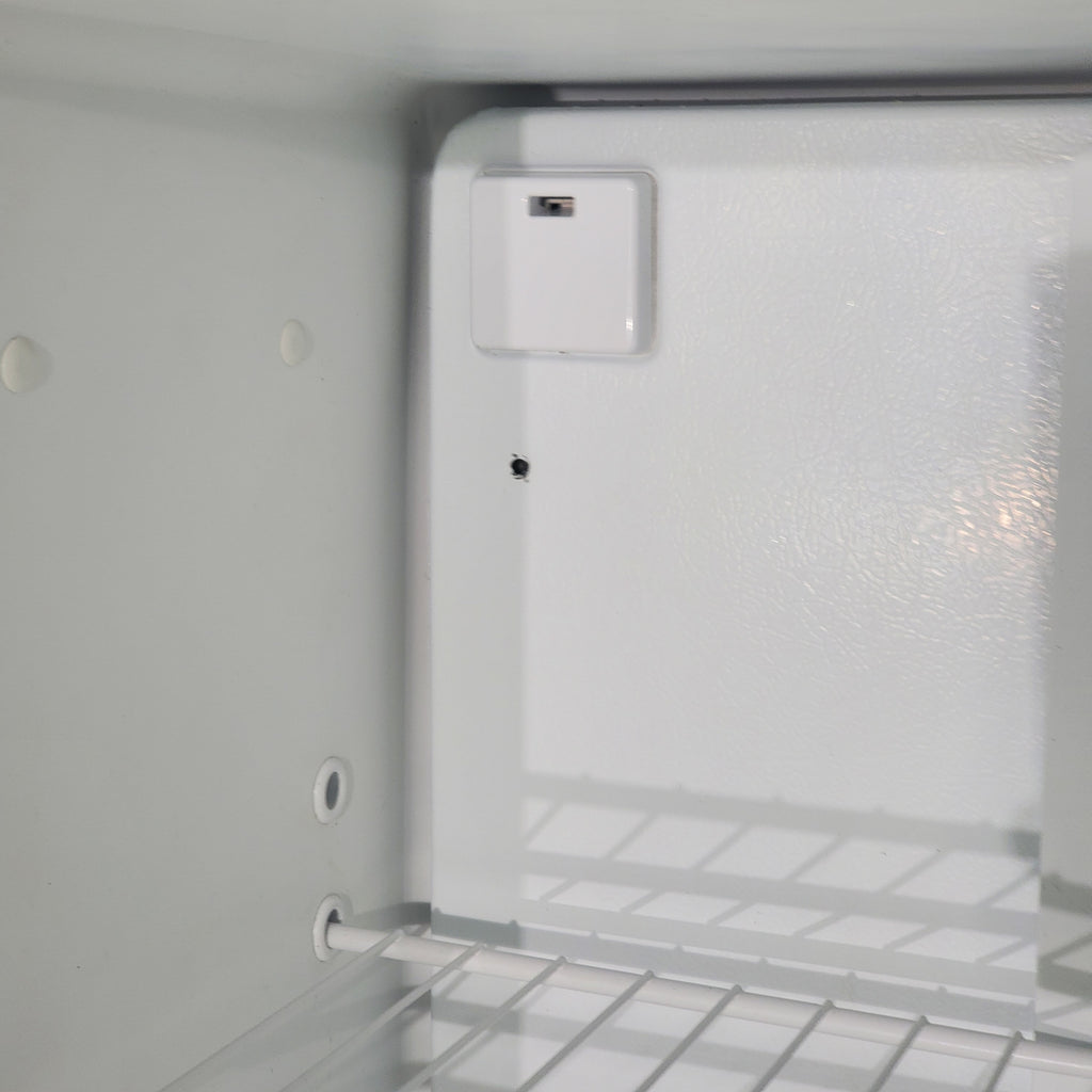 Pictures of 30 in. Wide White Frigidaire 20.4 cu. ft. Top Freezer Refrigerator with Reversible Doors - Certified Refurbished - Neu Appliance Outlet - Discount Appliance Outlet in Austin, Tx