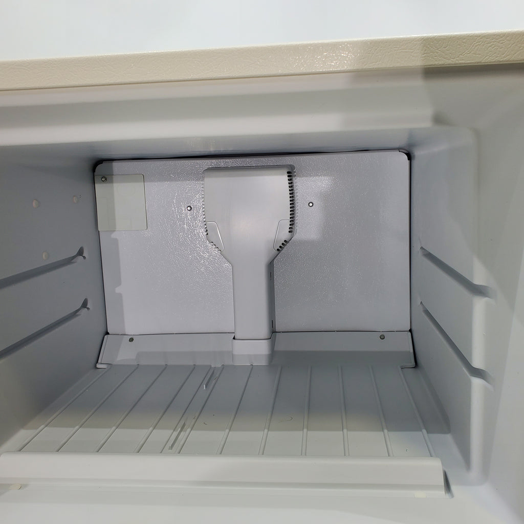 Pictures of 28" Wide Biscuit (Off White) 14.4 cu ft Whirlpool Top and Bottom Refrigerator with Up-Front Temperature Control Knobs - Certified Refurbished - Neu Appliance Outlet - Discount Appliance Outlet in Austin, Tx