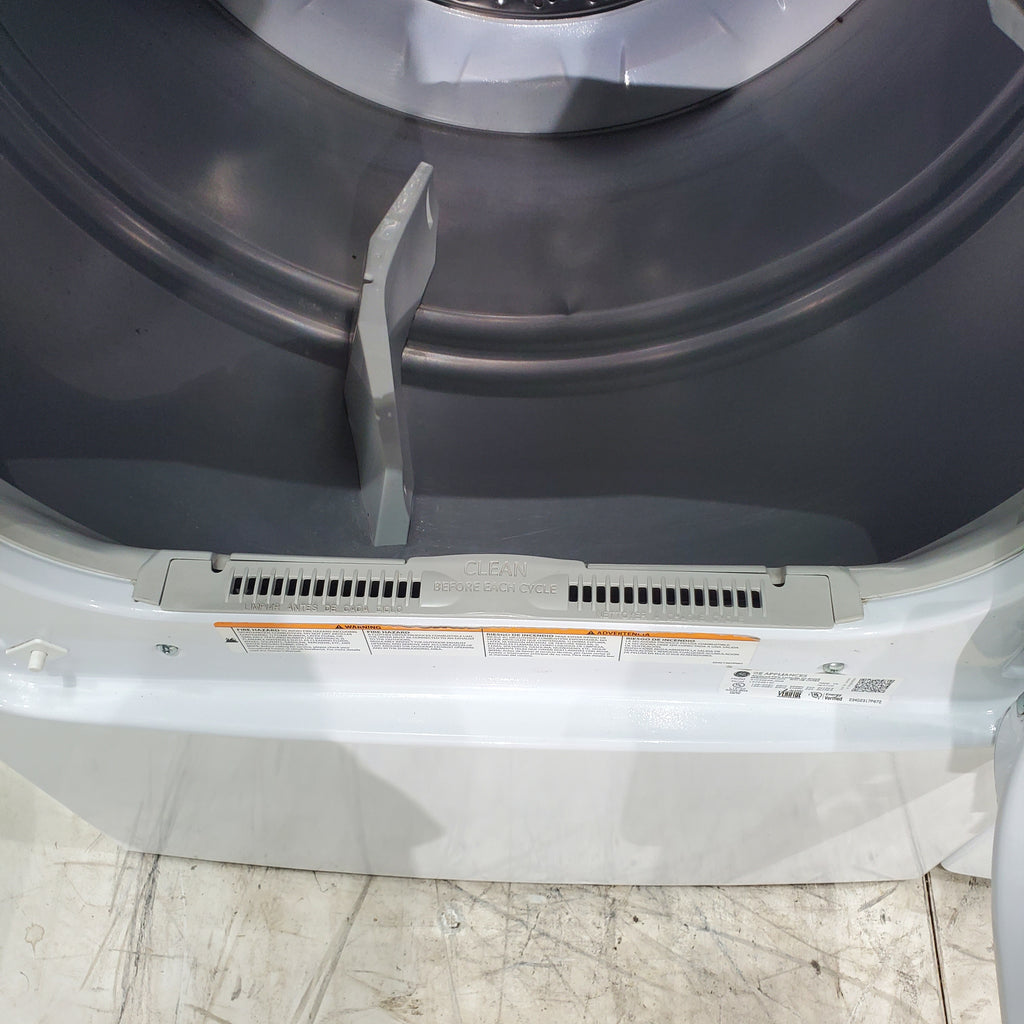 Pictures of ENERGY STAR GE 4.6 cu. ft. Top Load Washing Machine with Stainless Steel Basket and 7.2 cu. ft. Electric Dryer with HE Sensor Dry - Scratch & Dent - Minor - Neu Appliance Outlet - Discount Appliance Outlet in Austin, Tx