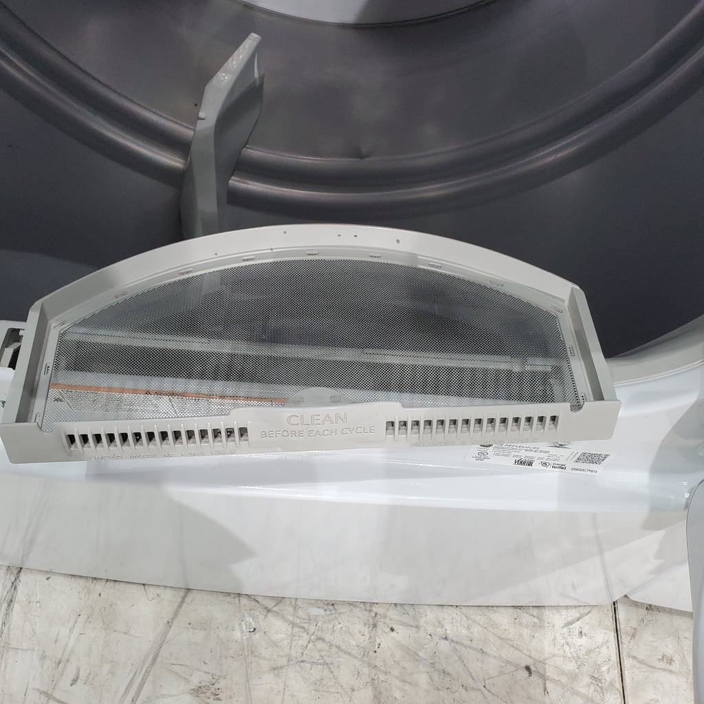 Pictures of ENERGY STAR GE 4.6 cu. ft. Top Load Washing Machine with Stainless Steel Basket and 7.2 cu. ft. Electric Dryer with HE Sensor Dry - Scratch & Dent - Minor - Neu Appliance Outlet - Discount Appliance Outlet in Austin, Tx