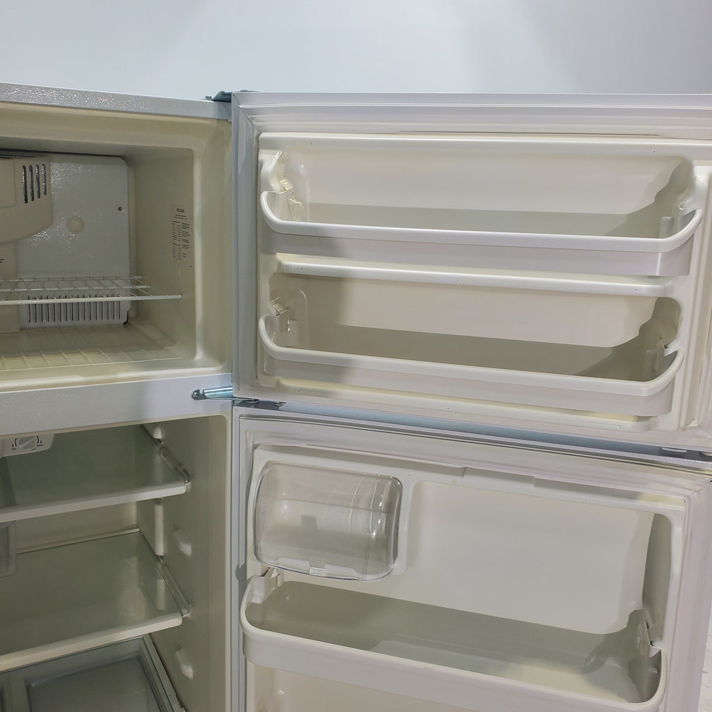 Pictures of 30" Wide Frigidaire White 18.3 Cu Ft Top Freezer Refrigerator with Adjustable Shelving - Certified Refurbished - Neu Appliance Outlet - Discount Appliance Outlet in Austin, Tx