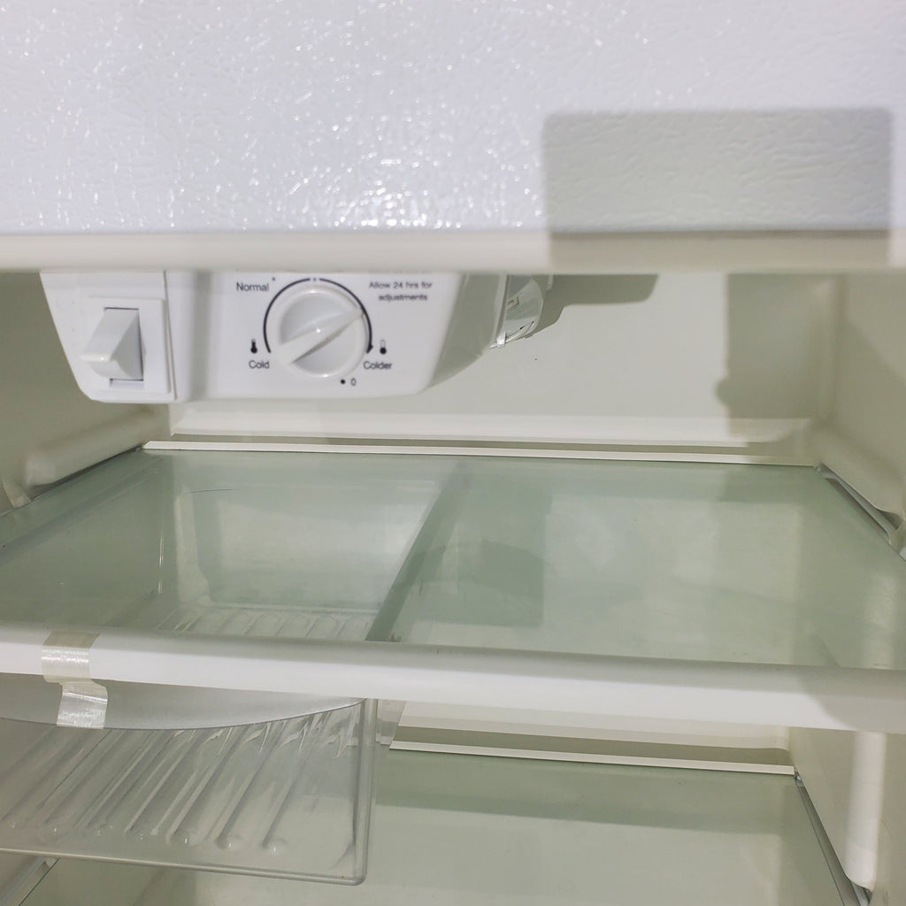 Pictures of 30" Wide Frigidaire White 18.3 Cu Ft Top Freezer Refrigerator with Adjustable Shelving - Certified Refurbished - Neu Appliance Outlet - Discount Appliance Outlet in Austin, Tx