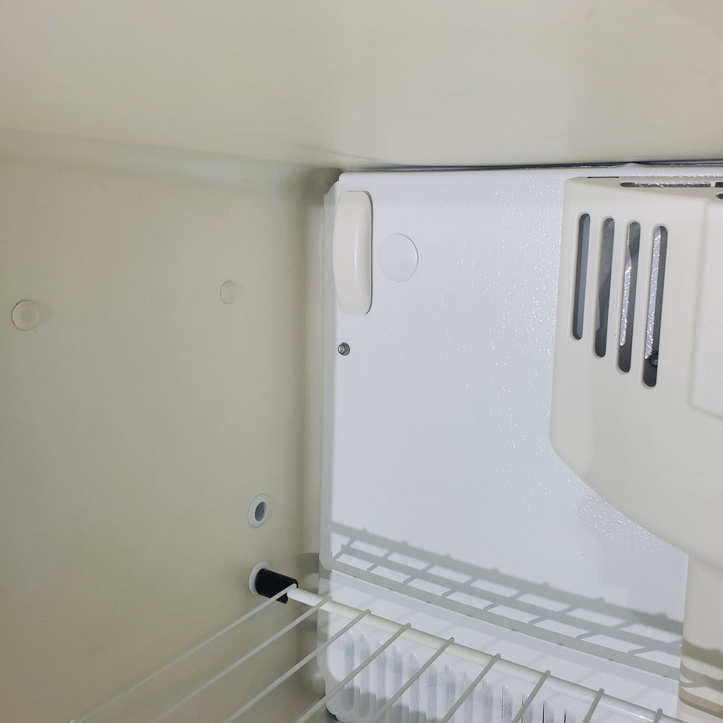 Pictures of 30" Wide Frigidaire White 18.3 Cu Ft Top Freezer Refrigerator with Adjustable Shelving - Certified Refurbished - Neu Appliance Outlet - Discount Appliance Outlet in Austin, Tx