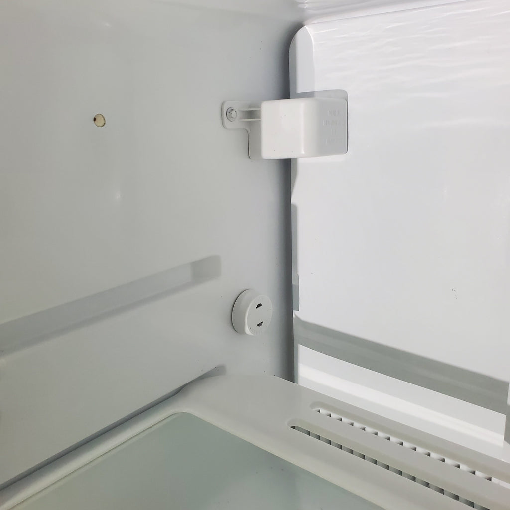 Pictures of 28" Wide GE 17.5 Cu. Ft. Top-Freezer Refrigerator with Adjustable Shelving- Certified Refurbished - Neu Appliance Outlet - Discount Appliance Outlet in Austin, Tx