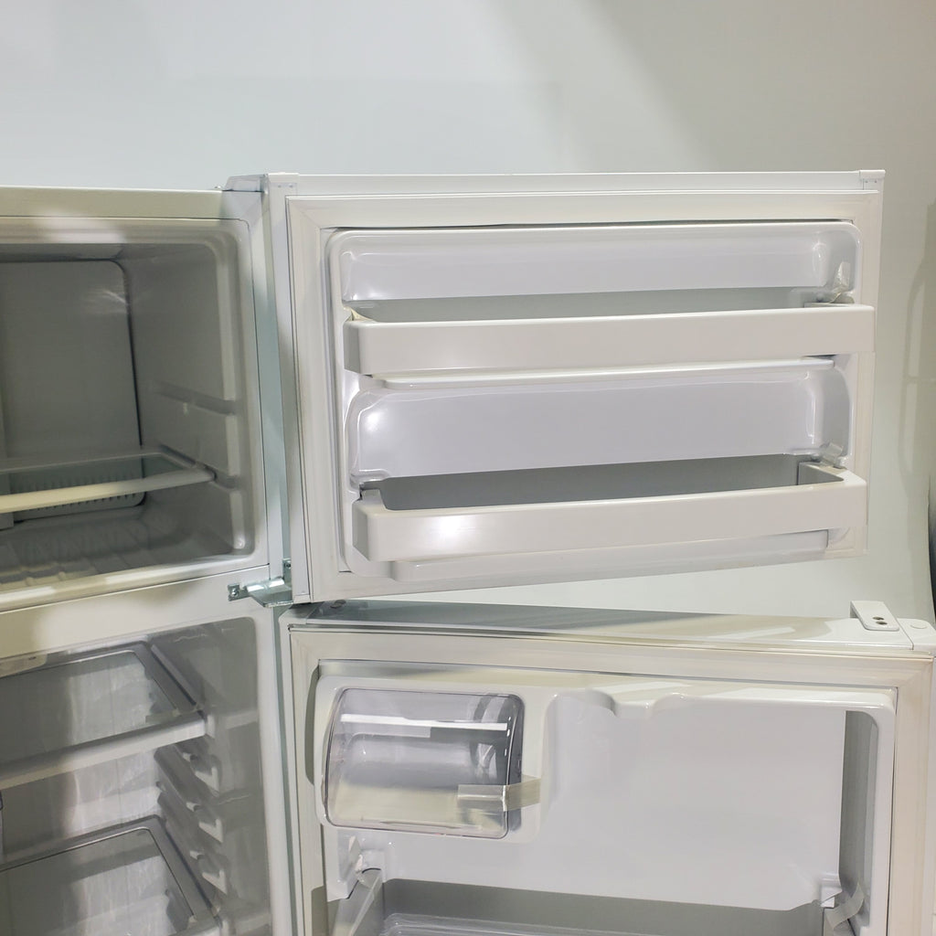 Pictures of 28" Wide GE 17.5 Cu. Ft. Top-Freezer Refrigerator with Adjustable Shelving- Certified Refurbished - Neu Appliance Outlet - Discount Appliance Outlet in Austin, Tx