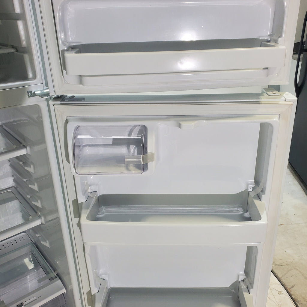 Pictures of 28" Wide GE 17.5 Cu. Ft. Top-Freezer Refrigerator with Adjustable Shelving- Certified Refurbished - Neu Appliance Outlet - Discount Appliance Outlet in Austin, Tx