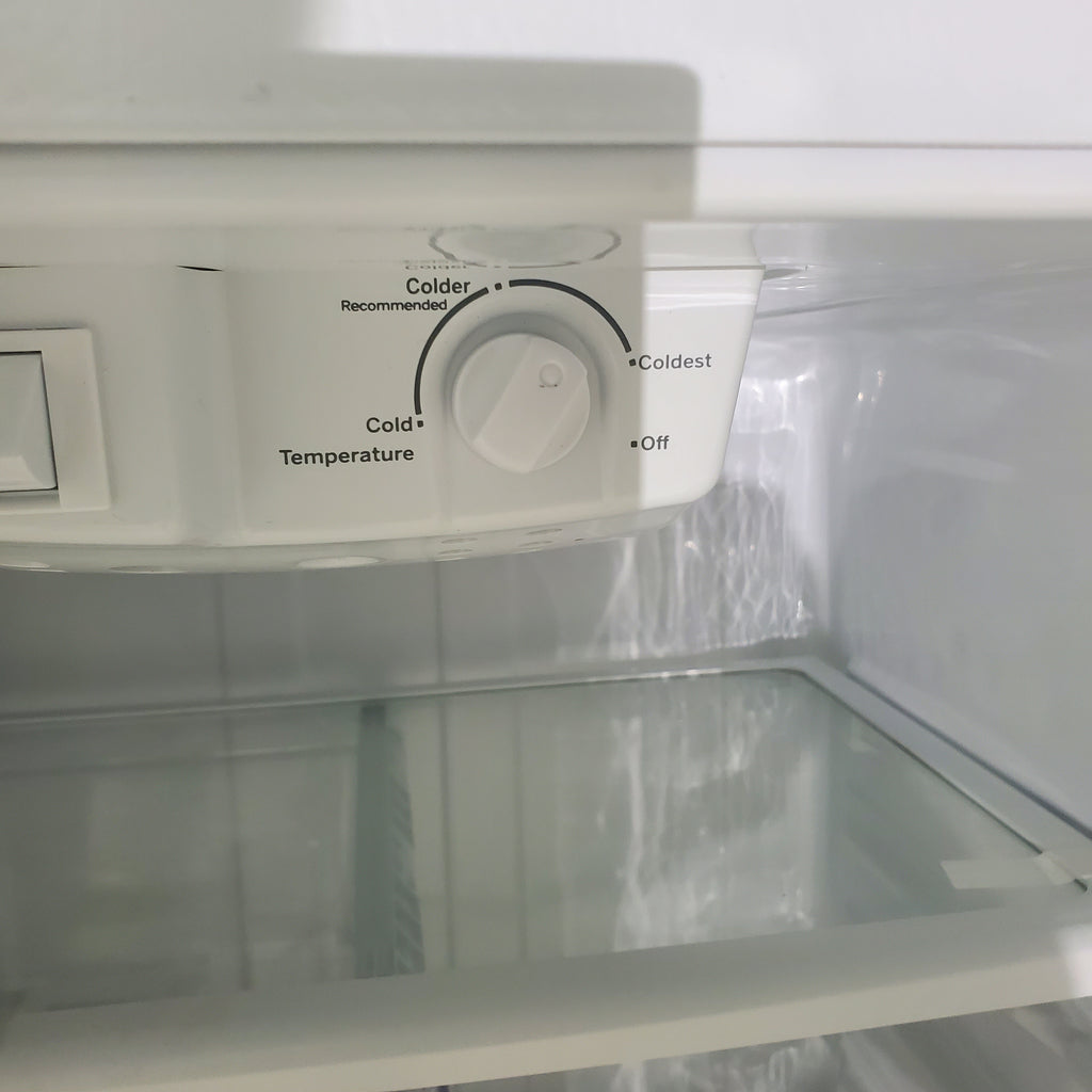 Pictures of 28" Wide GE 17.5 Cu. Ft. Top-Freezer Refrigerator with Adjustable Shelving- Certified Refurbished - Neu Appliance Outlet - Discount Appliance Outlet in Austin, Tx